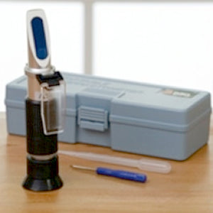 Refractometer with Automatic Temperature Control (0º - 32º Brix)